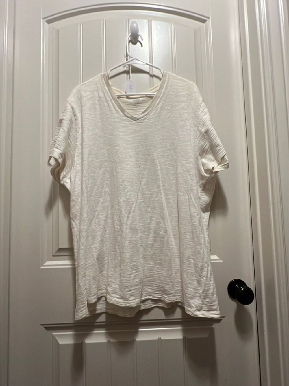 Old Navy Men's White V-Neck Short Sleeve Shirt Size L